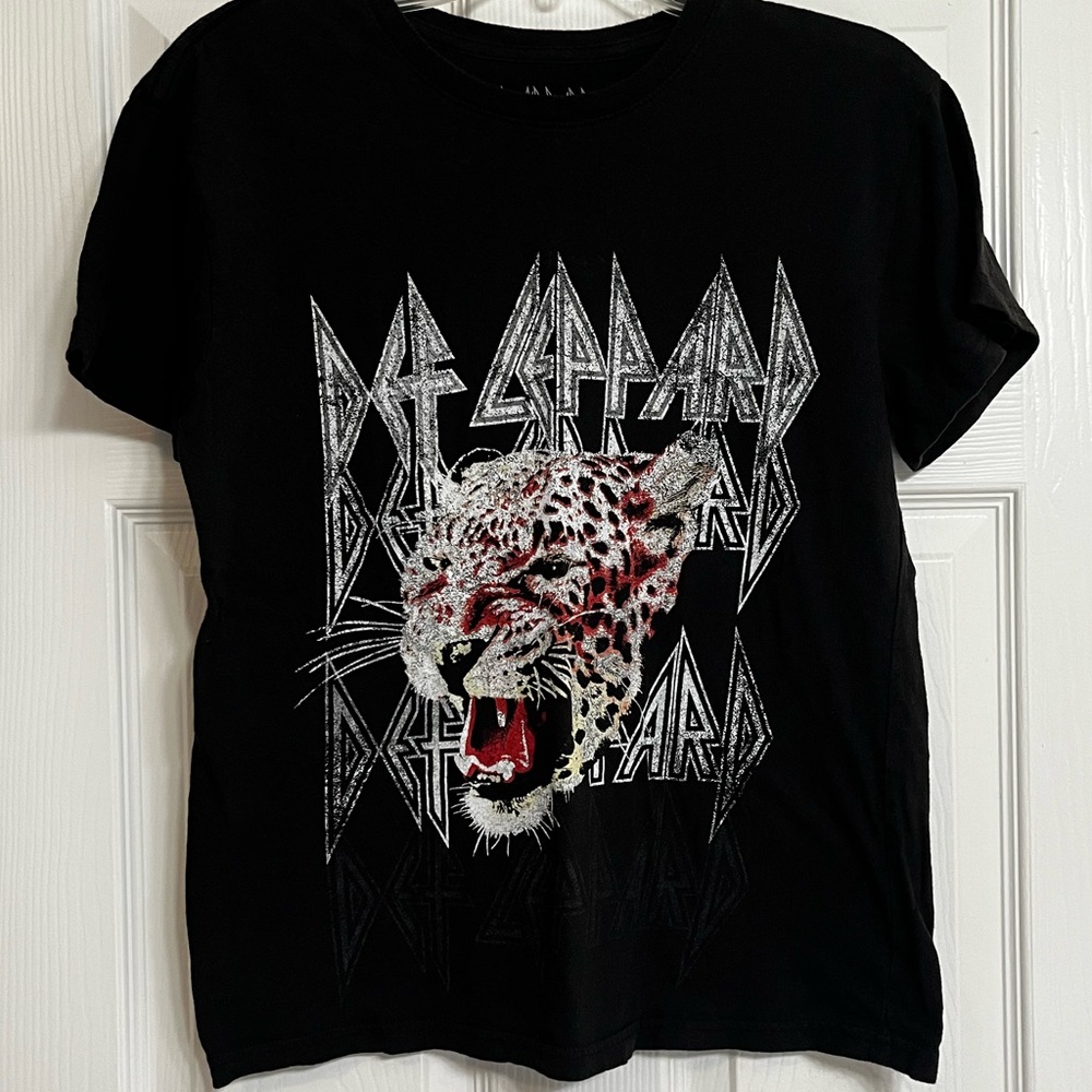 Def leopard tshirt, size medium.